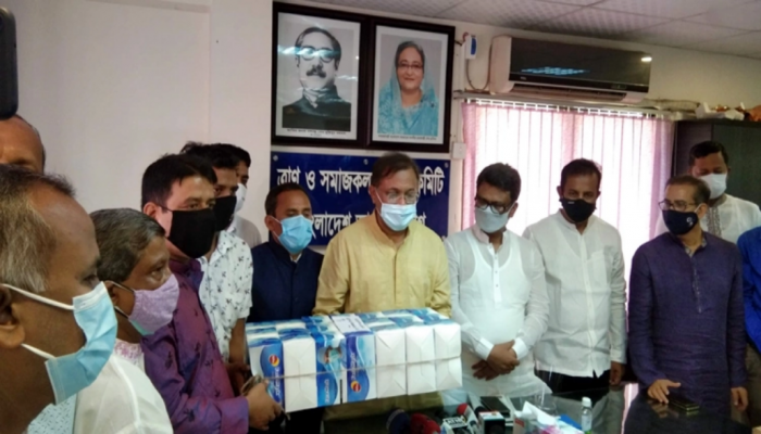 ‘টিকা নিয়ে বিভ্রান্তি ছড়ানোয়’ বিএনপিকে ক্ষমা চাওয়ার আহ্বান