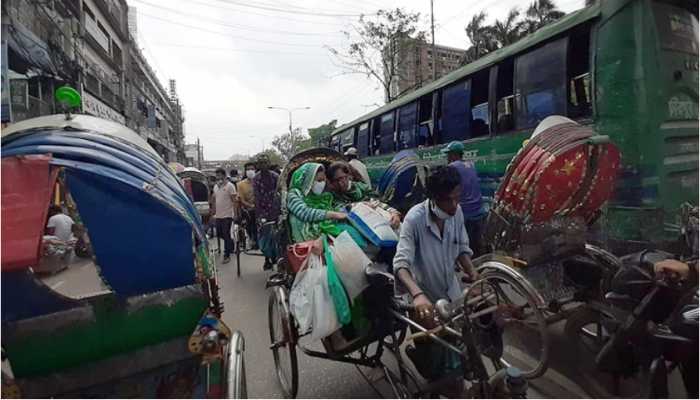 রাজধানীর কোথাও যানজট কোথাও ফাঁকা