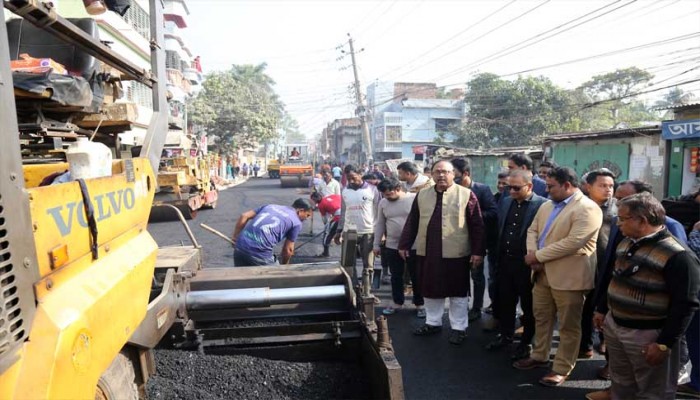রাজশাহী উপশহরে সড়কের কাজ পরিদর্শনে রাসিক মেয়র