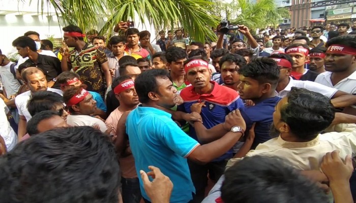 রাজশাহীতে বিএনপির প্রতিবাদ সমাবেশে সাংবাদিকদের ওপর হামলা, আহত ৬