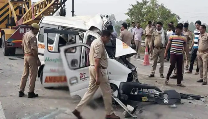 উত্তর প্রদেশে অ্যাম্বুলেন্স-ট্রাক সংঘর্ষে নিহত ৭