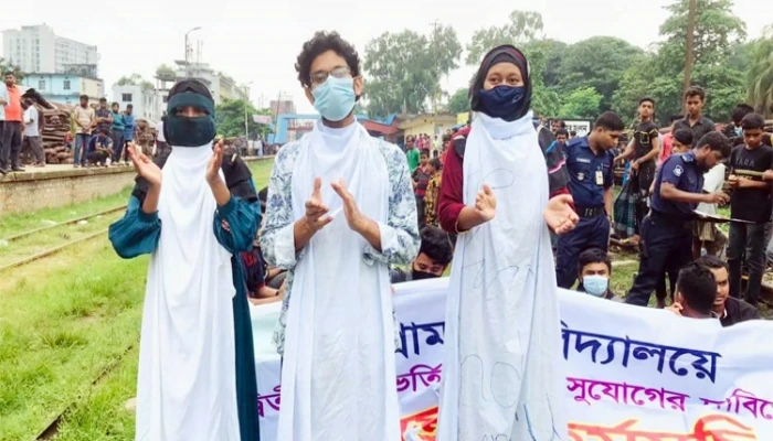 চবিতে দ্বিতীয়বার ভর্তি পরীক্ষার দাবিতে শিক্ষার্থীদের অবস্থান