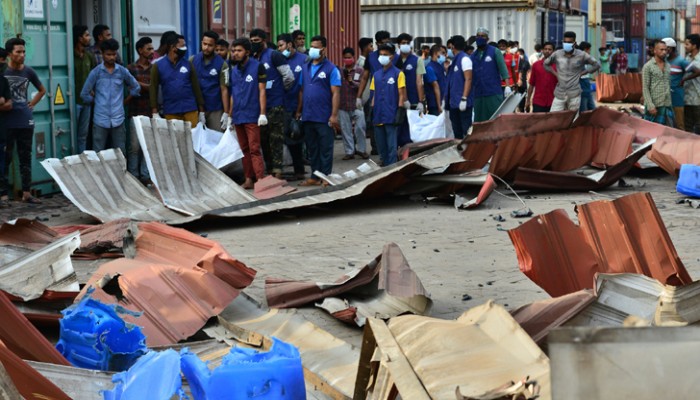 চট্টগ্রামের বিস্ফোরণে ৪১ লাশ উদ্ধার