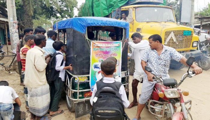 অবৈধ লটারির টিকেট বিক্রি বন্ধে উপজেলা প্রশাসনের অভিযান