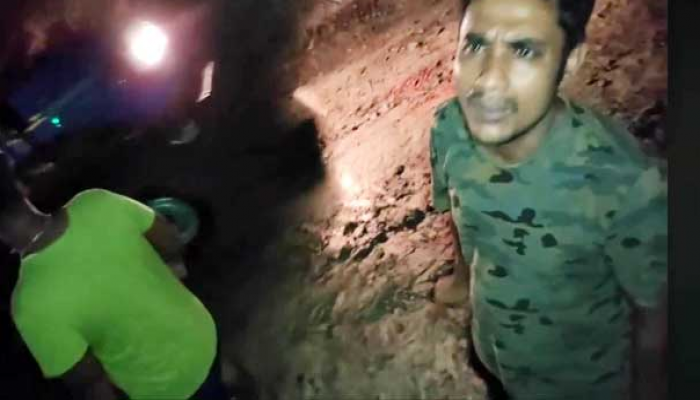 রাজশাহীতে রাতে পুকুর খনন, ছবি তোলায় সাংবাদিকের উপর হামলা