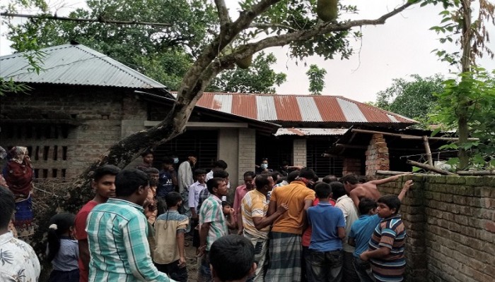 রাণীনগরে মাটির নিচে পুঁতে রাখা যুবকের লাশ উদ্ধার: আটক ৩