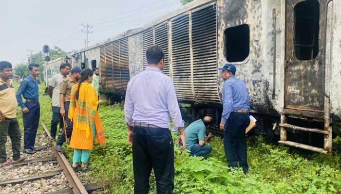 ট্রেনে অগ্নিকাণ্ড: তিন তদন্ত কমিটি গঠন