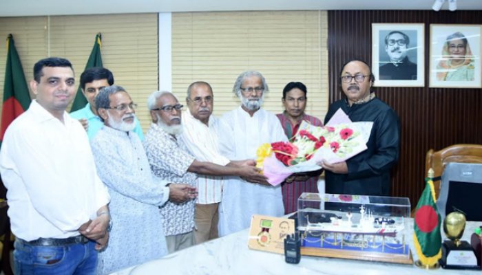 রাসিক মেয়রের সাথে সেক্টর কমাণ্ডারস ফোরামের নেতৃবৃন্দের শুভেচ্ছা বিনিময়
