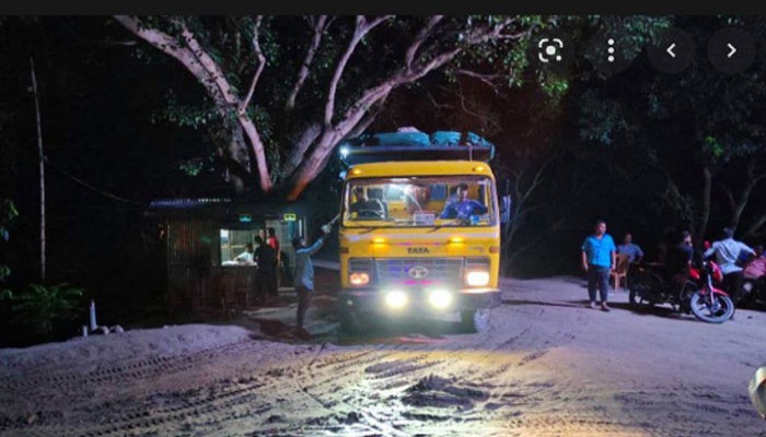 রাজশাহীর শ্যামপুর বালুঘাটে বিধি বহির্ভূতভাবে অতিরিক্ত টোল আদায়, বিপাকে সাধারণ ব্যবসায়ীরা