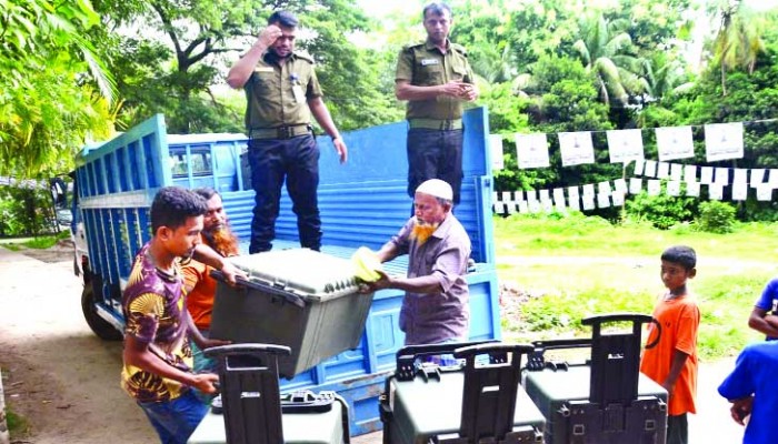 কুসিকে হ্যাটট্রিক না নতুন মুখ