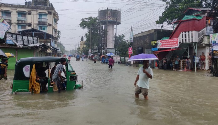 সুনামগঞ্জের বন্যা পরিস্থিতির অবনতি, কয়েক লাখ মানুষ পানিবন্দি