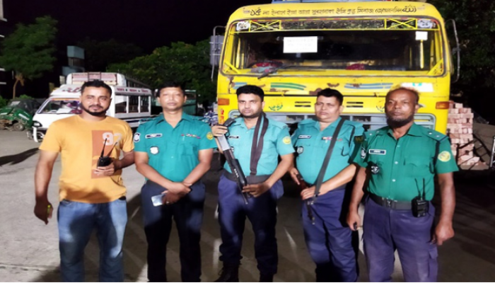 আরএমপি শাহমুখদুম থানার অভিযানে চুরি যাওয়া ট্রাক উদ্ধার