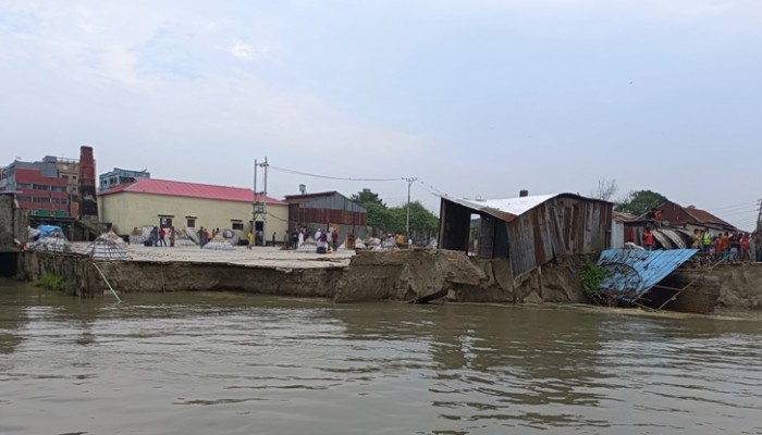 বন্যায় ভেসে গেল ঘুমন্ত ২ যুবক