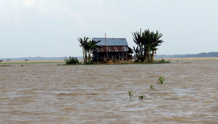 জোয়ারের পানিতে প্লাবিত ২০ গ্রাম