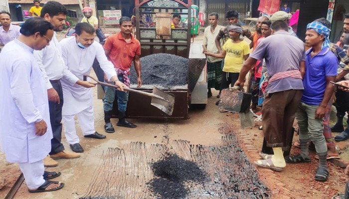 বাগমারায় সড়ক সংস্কার কাজের উদ্বোধন