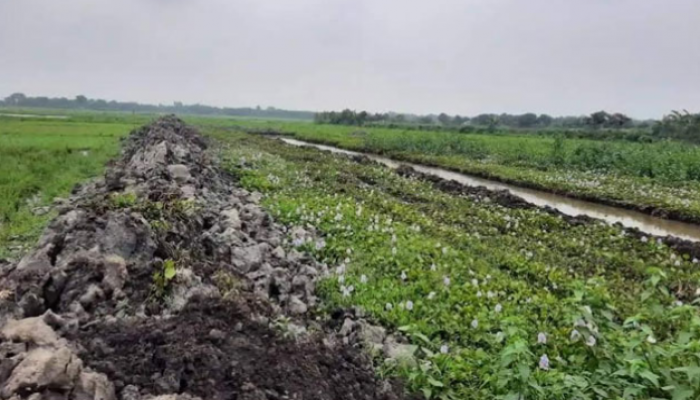 মোহনপুরে চাঁদা দাবি করায় থানায় অভিযোগ