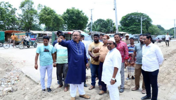 কাশিয়াডাঙ্গা হতে কাঠালবাড়িয়া পর্যন্ত সড়কের কাজ পরিদর্শনে রাসিক মেয়র