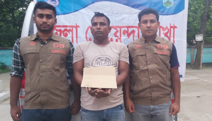 রাজশাহীতে ডিবির অভিযানে ১ হাজার ইয়াবাসহ ব্যবসায়ী গ্রেপ্তার