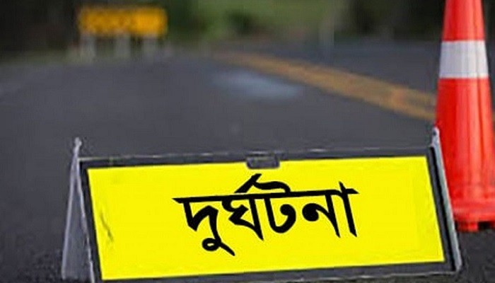 কাভার্ড ভ্যানচাপায় ৪ পথচারী নিহত