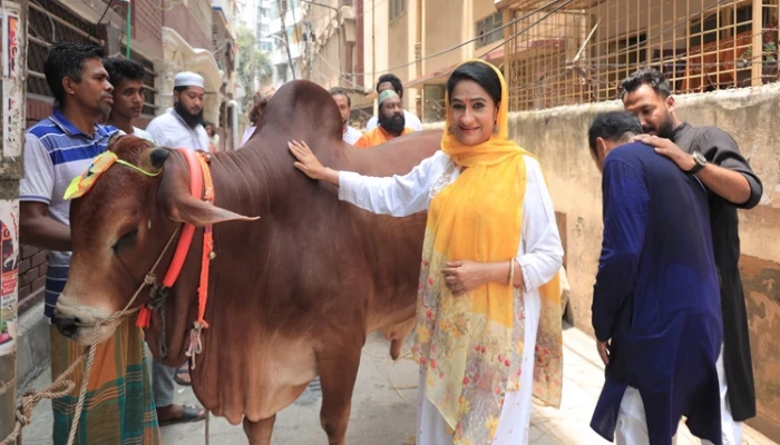 ১০৪ ডিগ্রি জ্বর নিয়ে ‘ব্যাচেলর’স কোরবানি’র শুটিং করেন মনিরা মিঠু