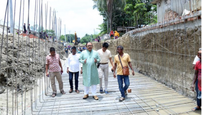 ড্রেন ও কালভার্ট নির্মাণ পরিদর্শনে রাসিক মেয়র লিটন