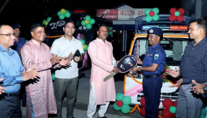 রাজশাহী জেলা পুলিশের প্রশান্তি শেডের উদ্বোধন ও দুই গাড়ি হস্তান্তর করেন ডিআইজি