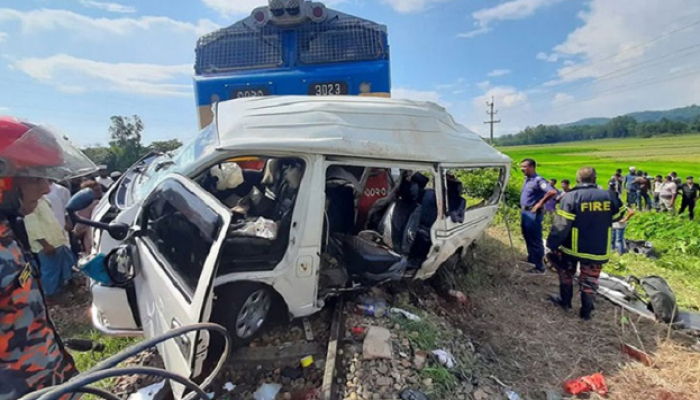 চট্টগ্রামে ট্রেন দুর্ঘটনায় গেটম্যানকে আসামি করে মামলা