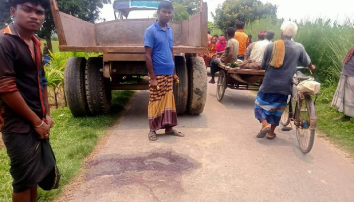 দুর্গাপুরে ট্রাক্টর চাপায় স্কুলছাত্র নিহত