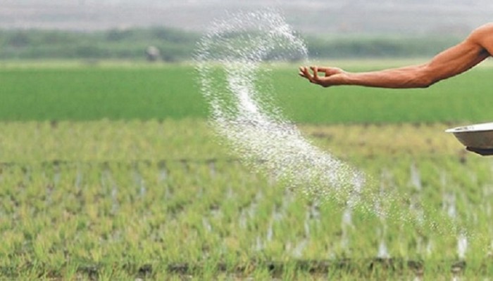 প্রতি কেজিতে ৬ টাকা দাম বাড়ল ইউরিয়া সারের