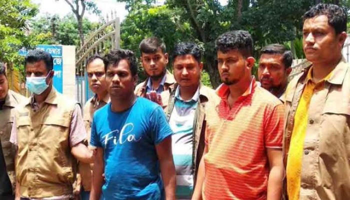 চলন্ত বাসে ডাকাতি ও ধর্ষণের ঘটনায় আরও ২ জন গ্রেফতার