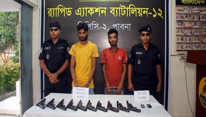 পাবনায় শুটারগানসহ দুই অস্ত্র ব্যবসায়ী আটক
