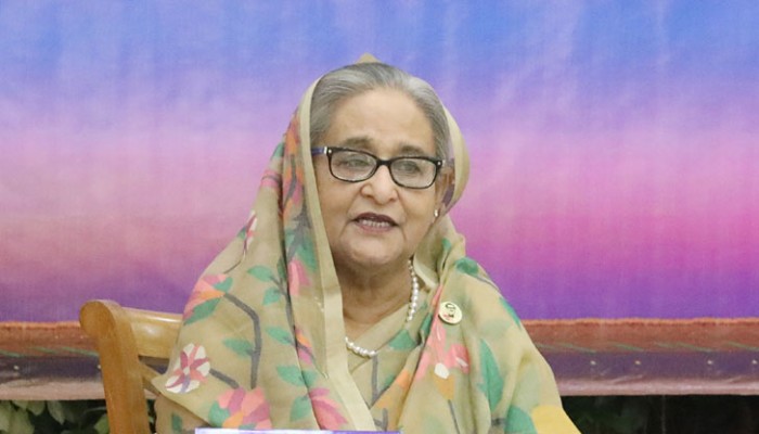 পদ্মা সেতুতে টোল দিয়ে সড়কপথে টুঙ্গিপাড়ায় প্রধানমন্ত্রী শেখ হাসিনা