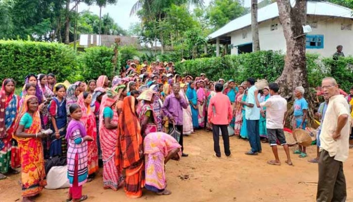 ২৫ টাকা মজুরি বাড়ার আশ্বাসে চা শ্রমিকদের ধর্মঘট প্রত্যাহার