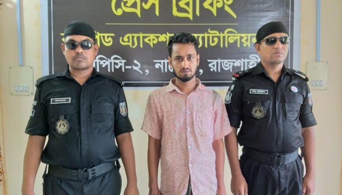 নওগাঁয় র‍্যাবের অভিযানে ২টি ওয়ান শুটারগানসহ ১৬ মামলার আসামী গ্রেপ্তার