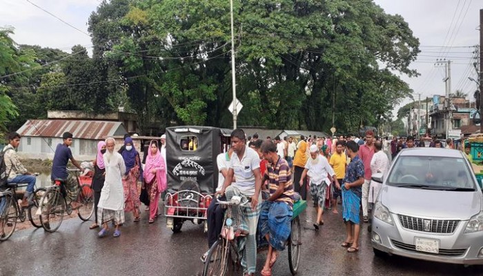 সাইকেলে ট্রাকচাপায় বাবা-ছেলে নিহত