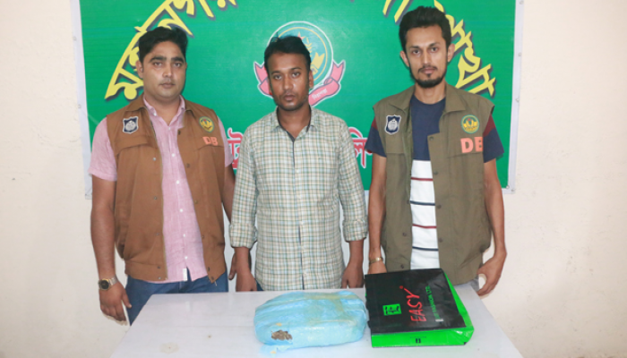 আরএমপি ডিবির অভিযানে ২ কেজি গাঁজাসহ গ্রেপ্তার ১