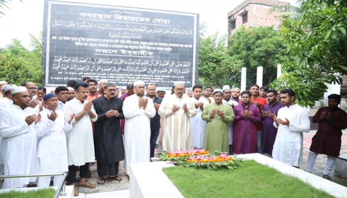 শহীদ কামারুজ্জামান ও জাহানারা জামানের কবর জিয়ারত করেন রাসিক মেয়র