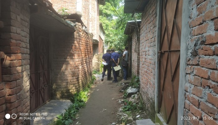 তানোরে তালাবদ্ধ বাড়ি থেকে যুবকের ঝুলন্ত অর্ধগলিত লাশ উদ্ধার