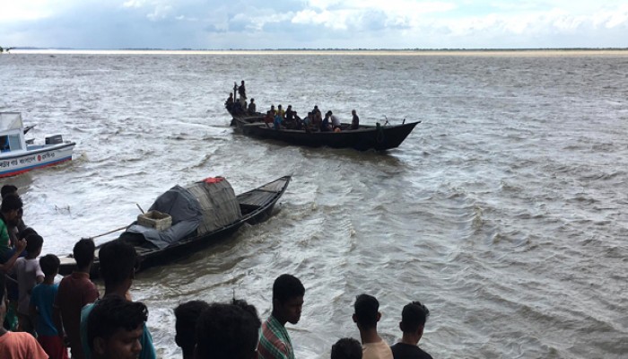 রাজশাহীতে পদ্মায় দুইটি নৌকা ডুবি, তিন শ্রমিক নিখোঁজ