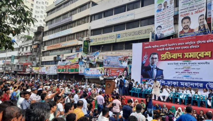 কর্মসূচিতে হামলার প্রতিবাদে নয়াপল্টনে বিএনপির সমাবেশ