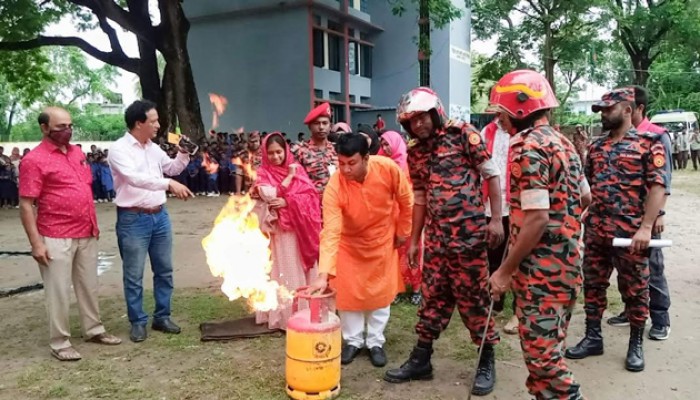 আন্তর্জাতিক দূর্যোগ প্রমোশন দিবস উপলক্ষে রাজশাহীতে ভুমিকম্প ও অগ্নিকাণ্ড বিষয়ক মহড়ার