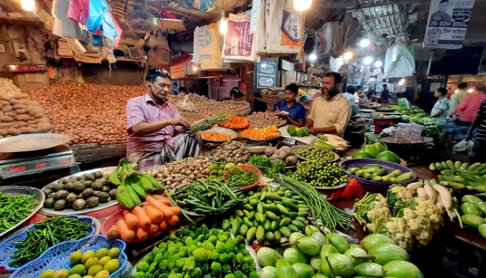 রাজশাহীর বাজারে শীতের সবজি, দাম চড়া