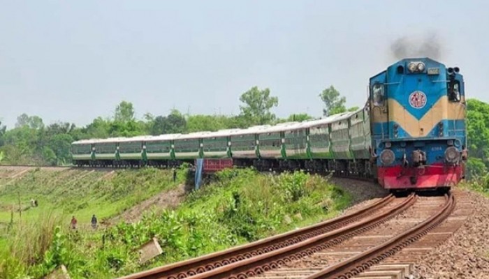 ঢাকা-রাজশাহী রুটের বিনা টিকিটে ভ্রমণ, ট্রেনের ১৬৫ যাত্রীকে জরিমানা