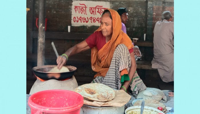 কালাই রুটিতে ভাগ্য ফিরেছে অসহায় নারীদের