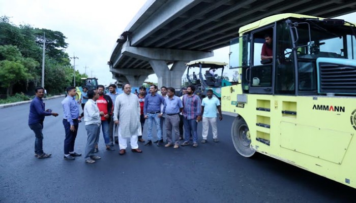 রাজশাহীতে ফ্লাইওভারসহ চলমান উন্নয়ন কাজ দ্রুত সময়ে শেষ করার তাগিদ রাসিক মেয়রের