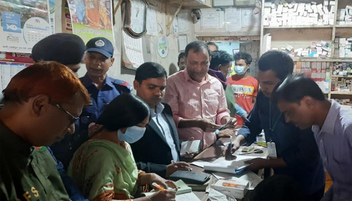 পুঠিয়ায় ভোক্তা অধিদপ্তরের অভিযানে ৩ প্রতিষ্ঠানে জরিমানা