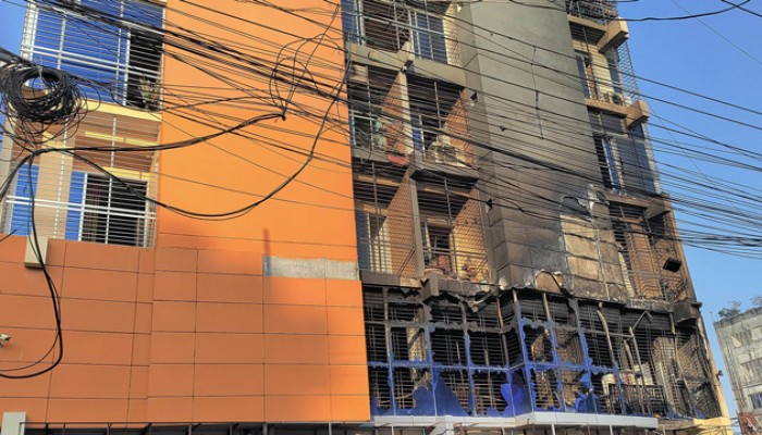 রাজশাহীতে প্রাইভেটকার সেন্টার থেকে বহুতল ভবনে আগুন