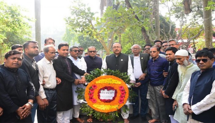 শহীদ দুলালের সমাধীতে রাসিক মেয়রের শ্রদ্ধা নিবেদন