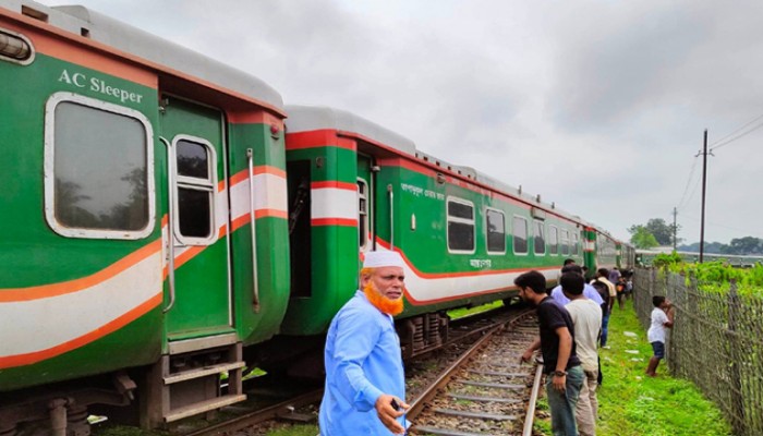 ঢাকাগামী পশ্চিমাঞ্চল রেলের সাত ট্রেনের যাত্রা বাতিল