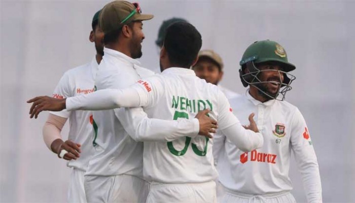 ঢাকা টেস্ট জমিয়ে তুলল সাকিবরা